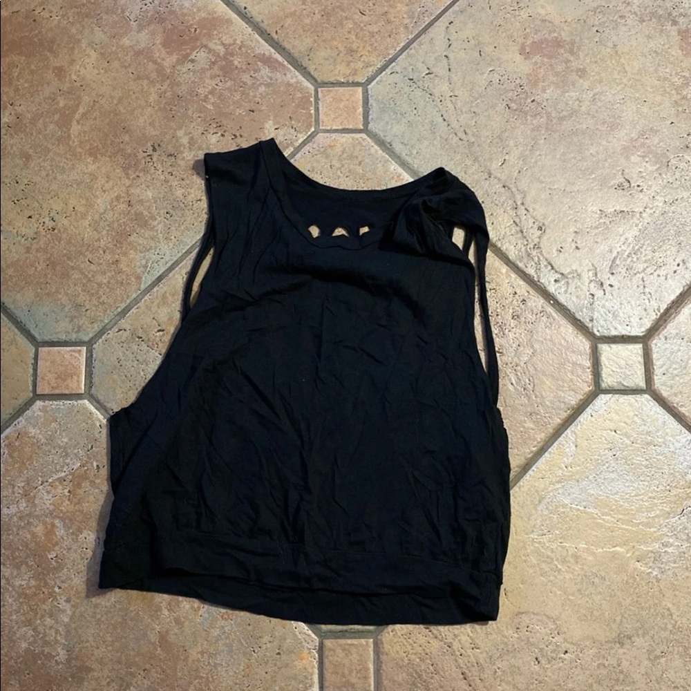 Sleeveless open back shirt